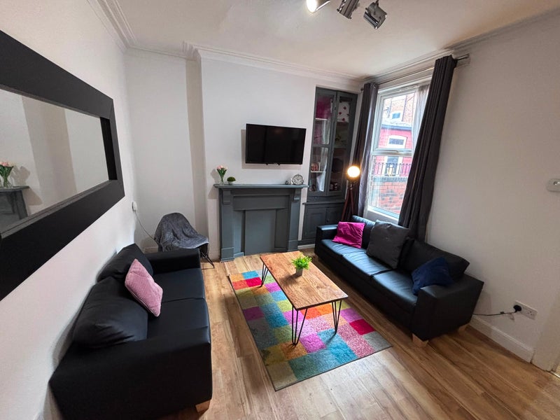 Photo 1: Living room