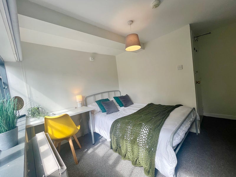 Apartment in Nottingham, Carrington - View 2