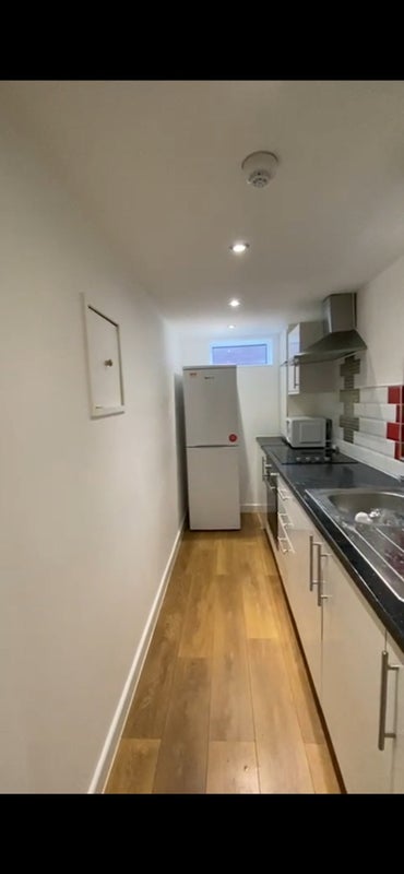 Apartment in Leeds, Beckett Park, Headingley - View 5