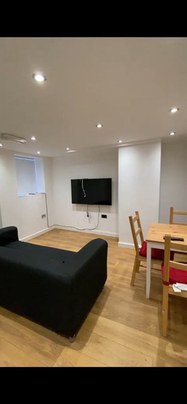 Apartment in Leeds, Beckett Park, Headingley - View 3