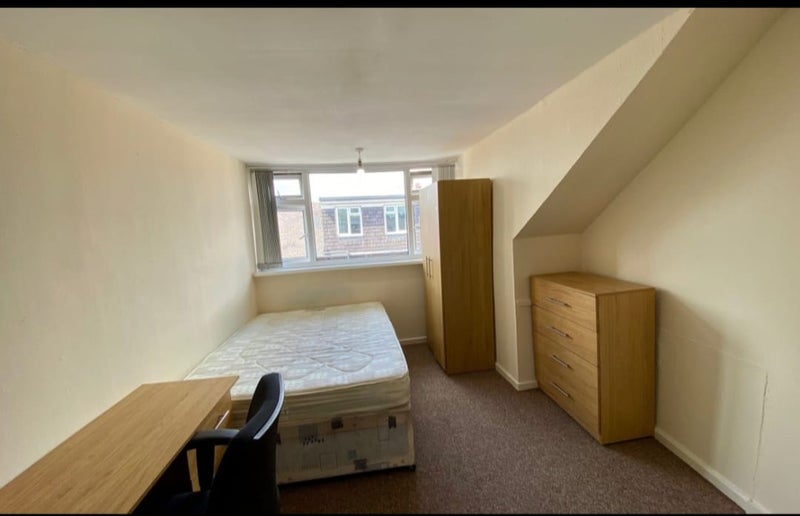 Apartment in Leeds, West Yorkshire - View 2