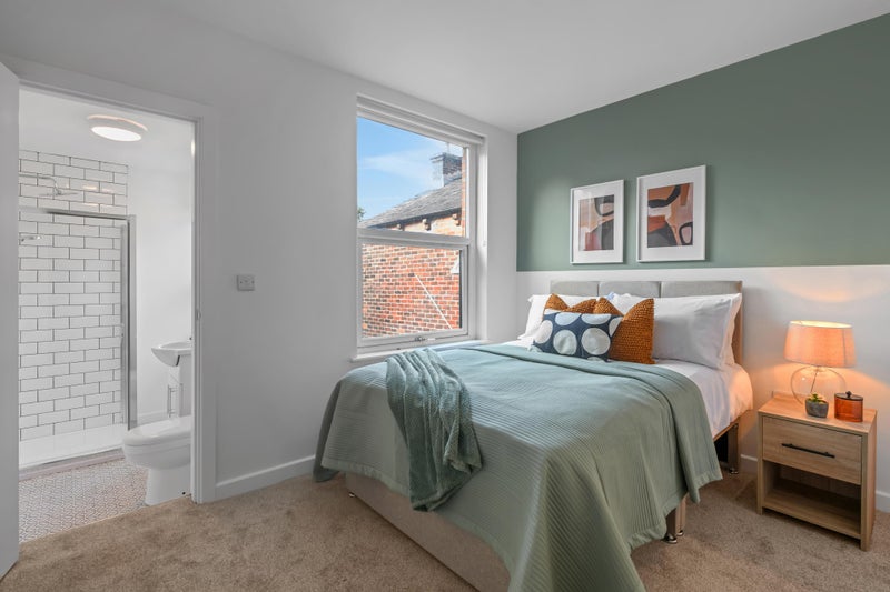 Photo 1: Room 4