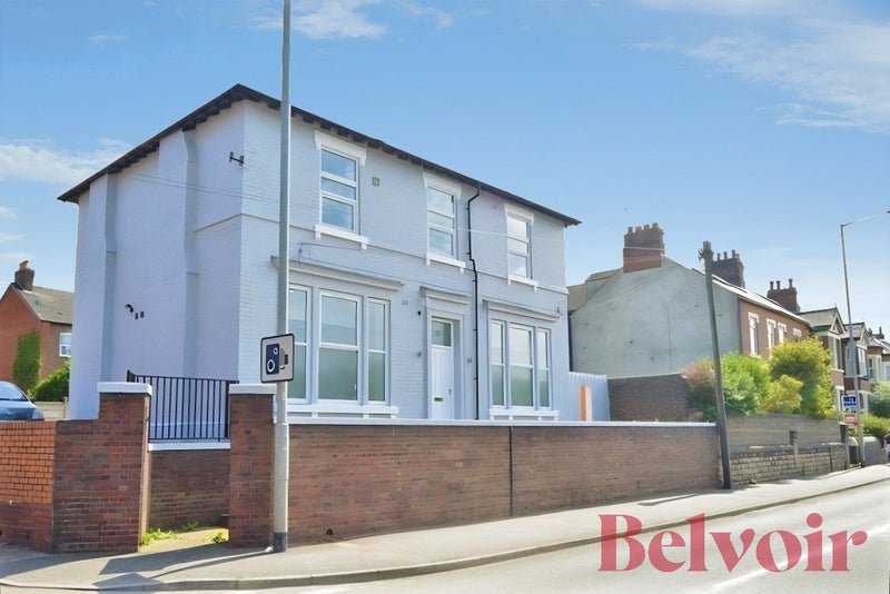 Very Close to the University Hospital and Town Ctr, Newcastle-under-Lyme