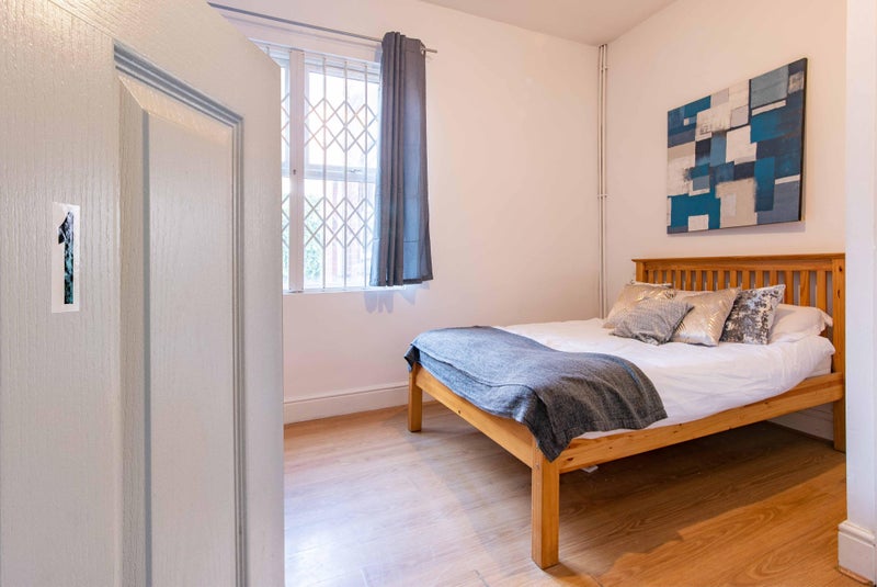Apartment in Nottingham, Hyson Green - View 2