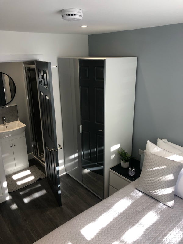 Apartment in Crawley, West Sussex - View 4