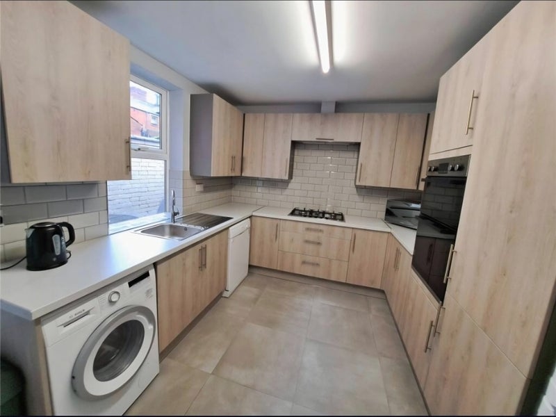 Apartment in Northampton, West Northamptonshire - View 2