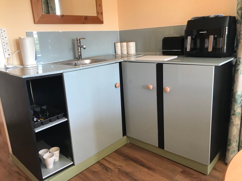 Photo 1: Kitchen 