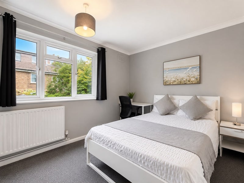 Photo 1: Room 2