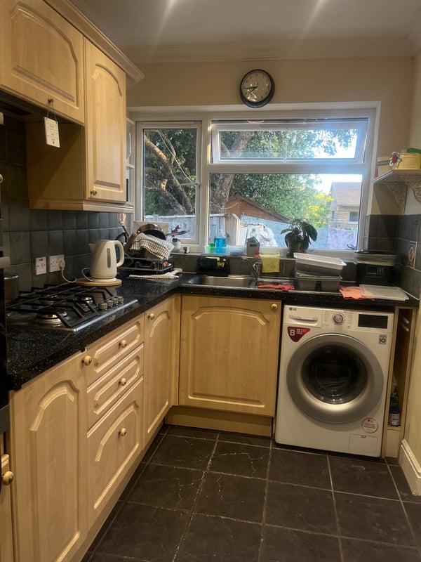 Photo 1: Kitchen 