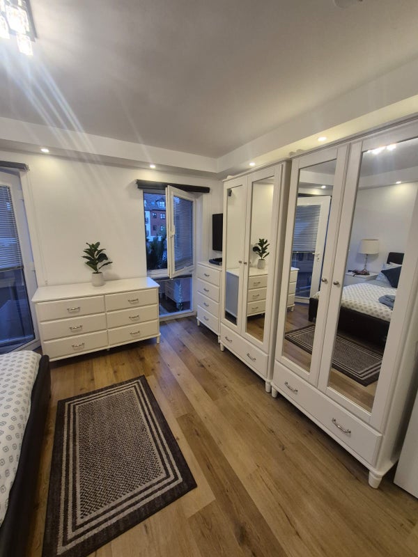 Large Double ensuite room in central Southsea - View 3