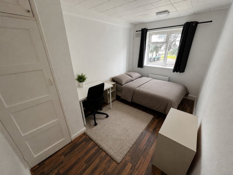 Photo 1: Room