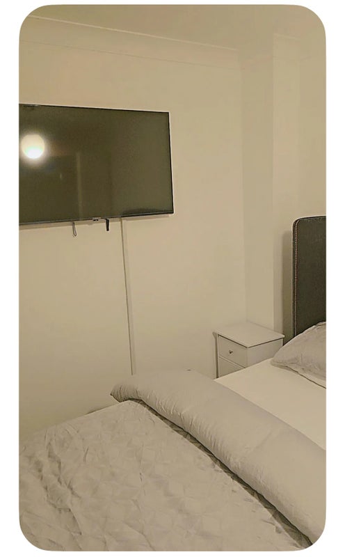 Apartment in Ipswich, California - View 4