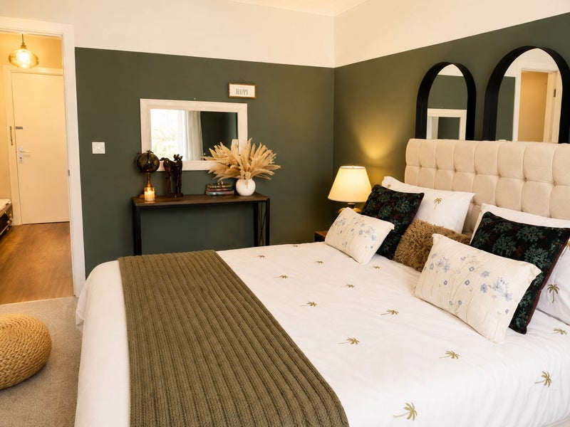 Premium King Room -New Build Flat -Patio - Parking - View 5