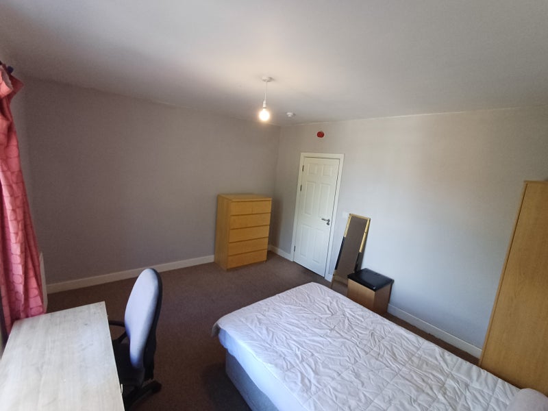 Photo 1: Freshly painted double room