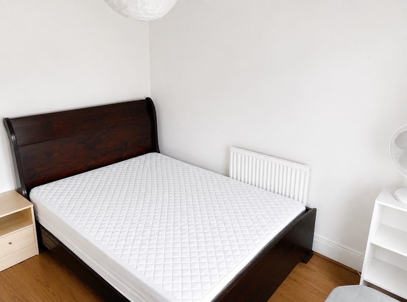 Photo 1: Double Bed