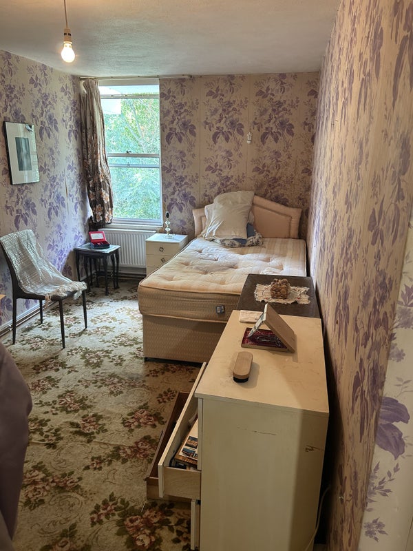 Photo 1: Furnished Double Room Available 