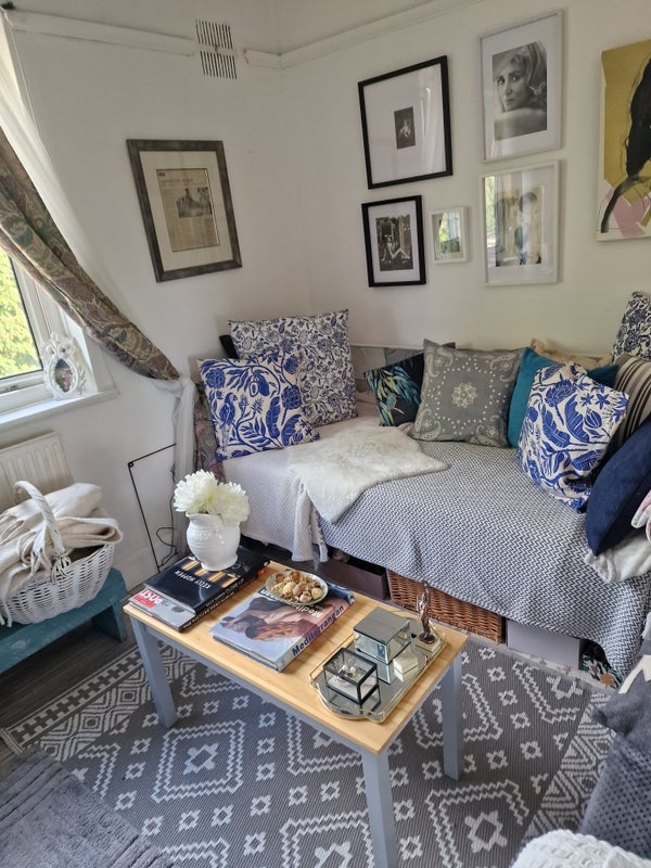 Photo 1: Bedroom