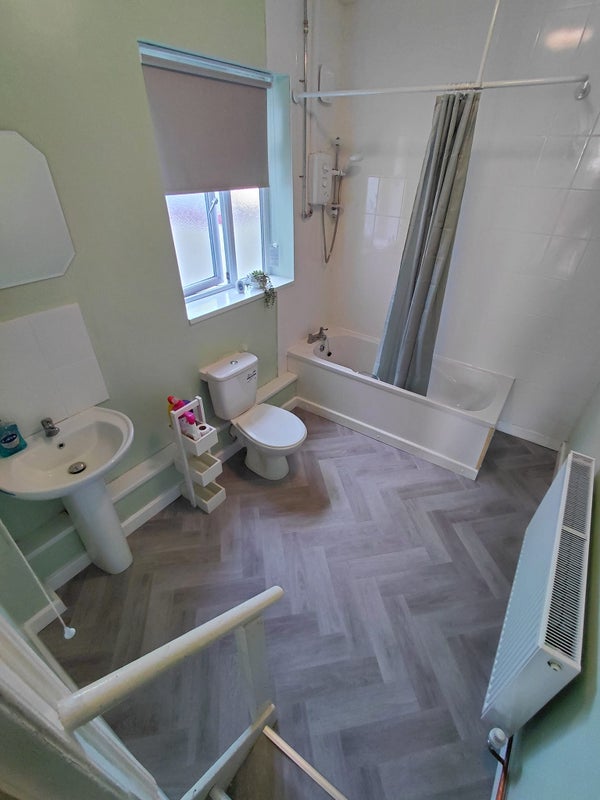 Photo 1: Bathroom