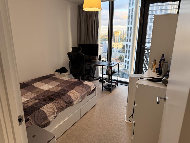 Photo 1: Bedroom