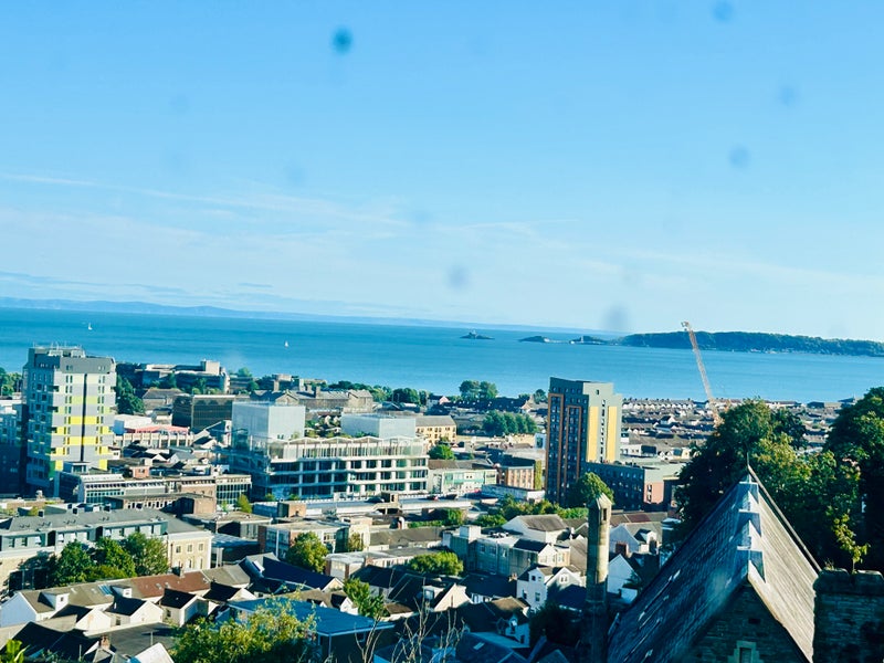 Bright Room with Stunning City Centre Views - View 6