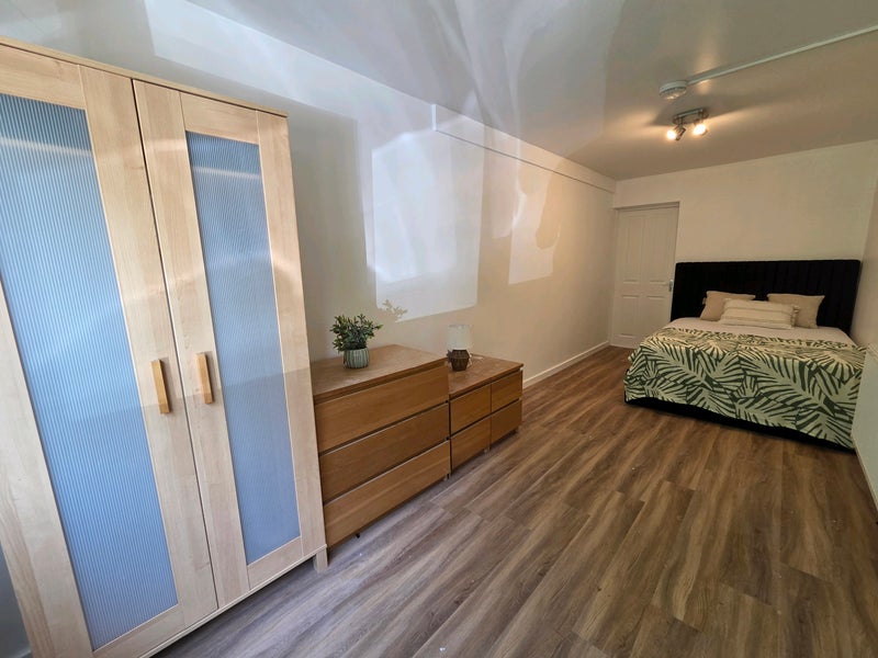 Photo 1: Large Double with En-suite
