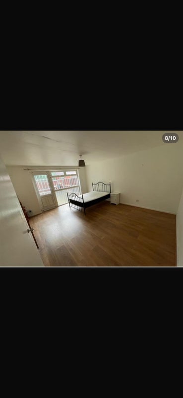 Apartment in Leeds, West Yorkshire - View 2