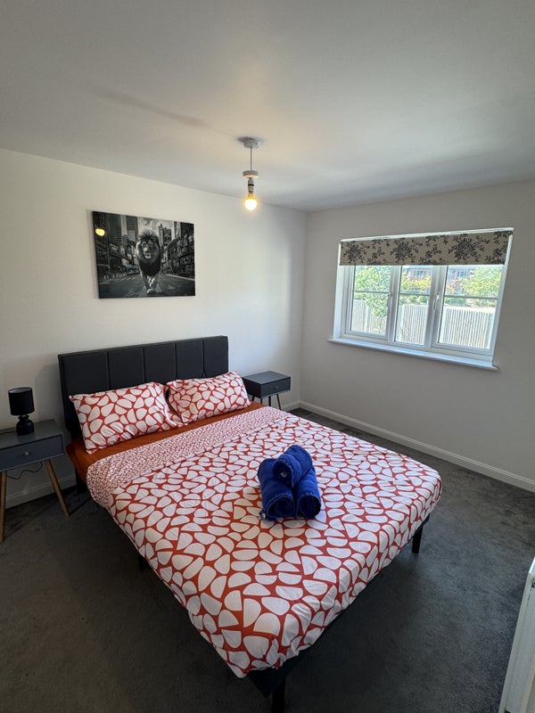 Photo 1: Bedroom 1