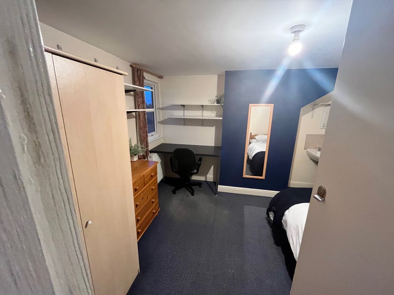 En-suite Room near Reading Hospital - Bills inc, Reading