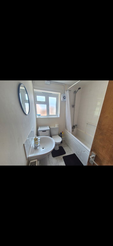 Double Room | Prime Location | ALL Bills Included - View 4