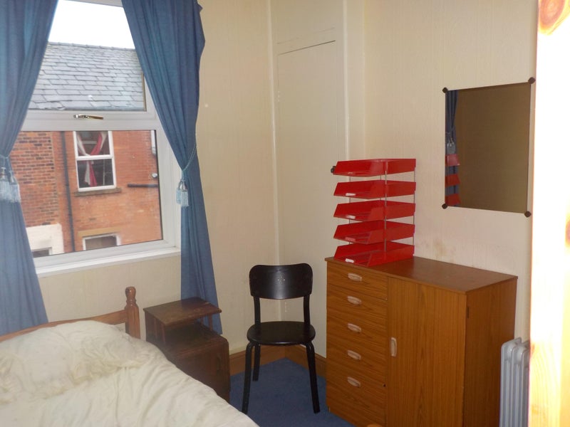 Photo 1: Bedroom 2