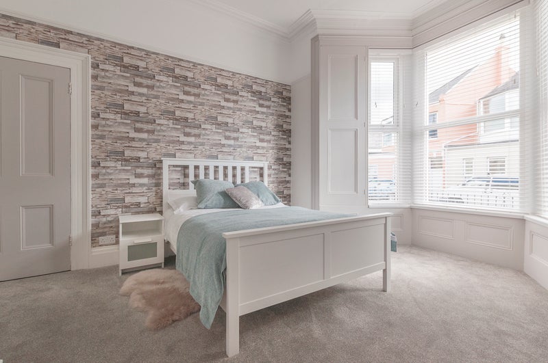Photo 1: Room 1 - spacious, bright with en-suite.