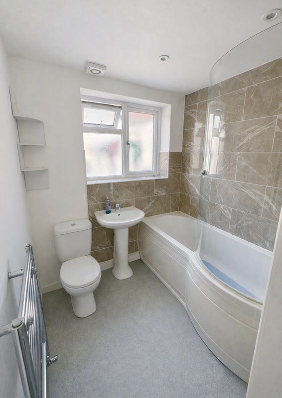 Apartment in Wolverhampton, West Midlands - More