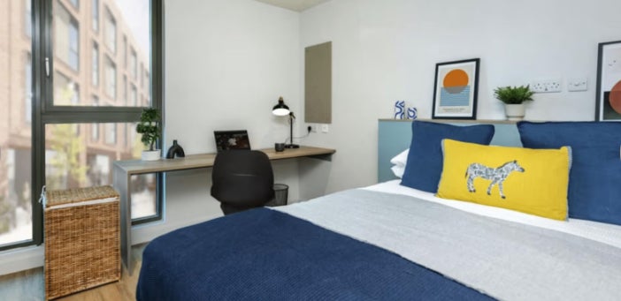 Photo 1: Bedroom