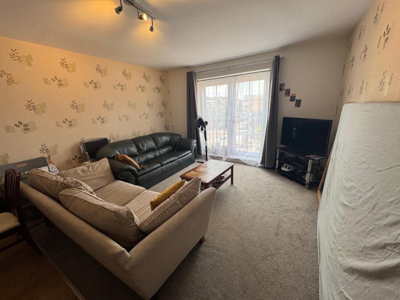 Photo 1: Lounge