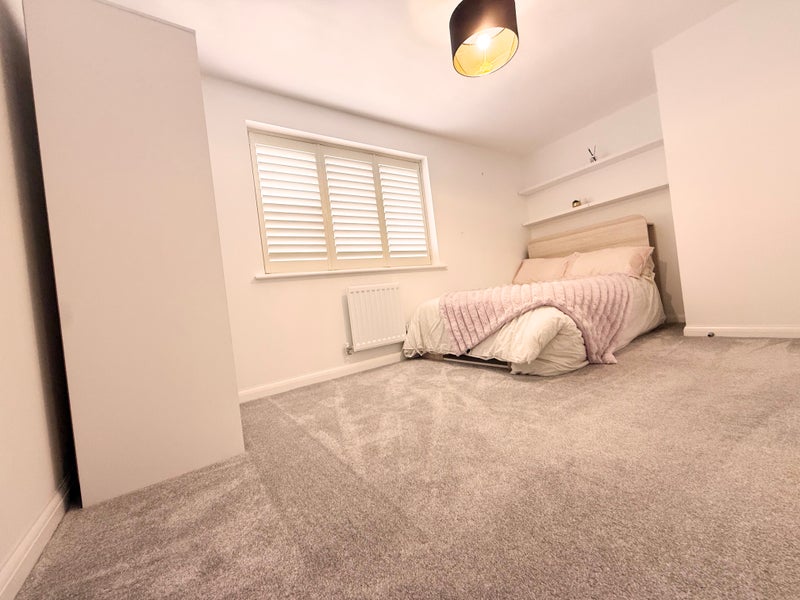Spacious double room available in shared home, Ringmer