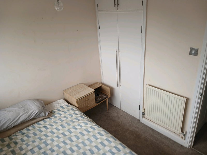 Furnished room in friendly Marston Moretaine home - View 2