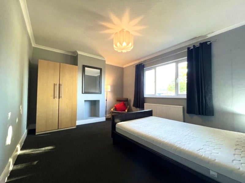 Photo 1: Double Bed