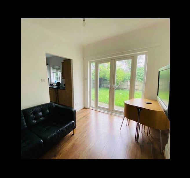 Apartment in North Greenwich - View 4