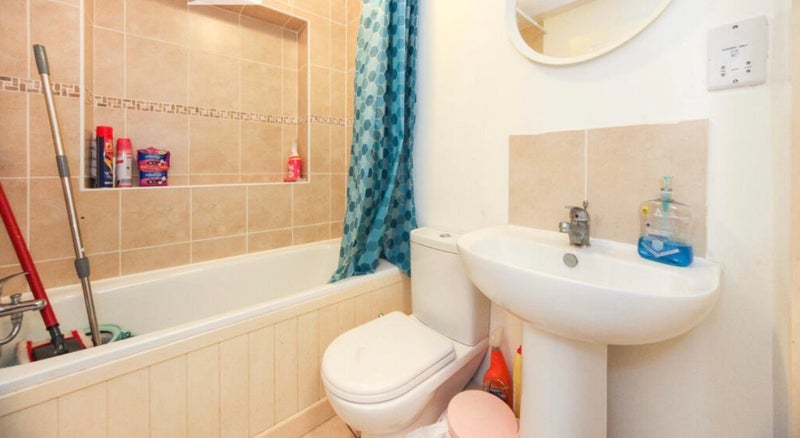 Finished en-suite room available, Luton