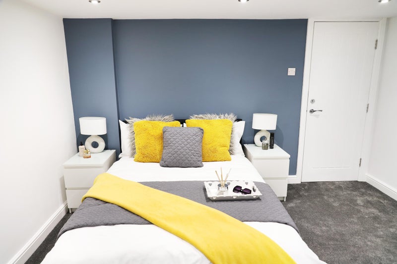 Newly renovated modern, bright room, Salford