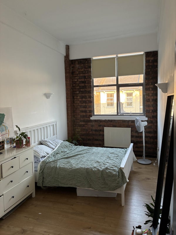 Photo 1: Bedroom