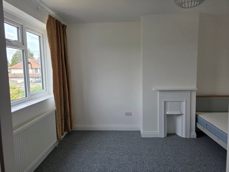 Refurbished 4-Bedroom House for Professional Share - View 4