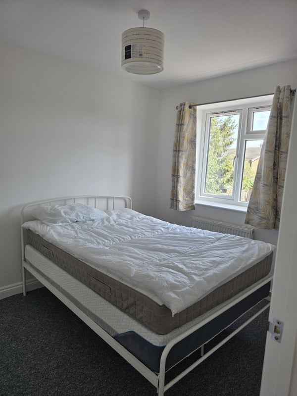Refurbished 4-Bedroom House for Professional Share - View 6