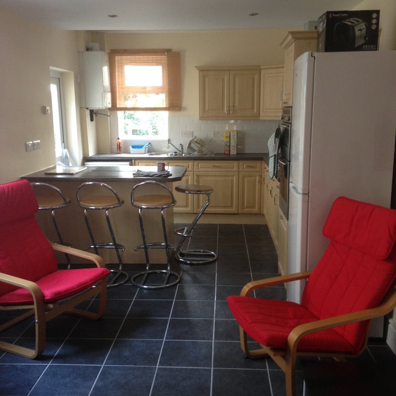 Photo 1: Kitchen