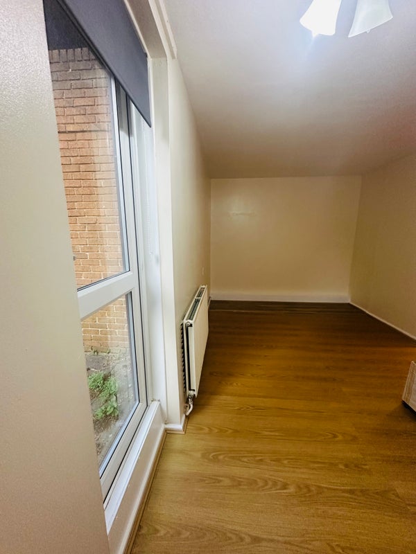 Photo 1: Bedroom 