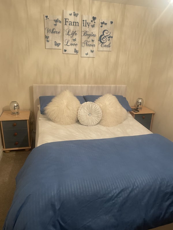 Photo 1: Double bedroom with Kingsize bed