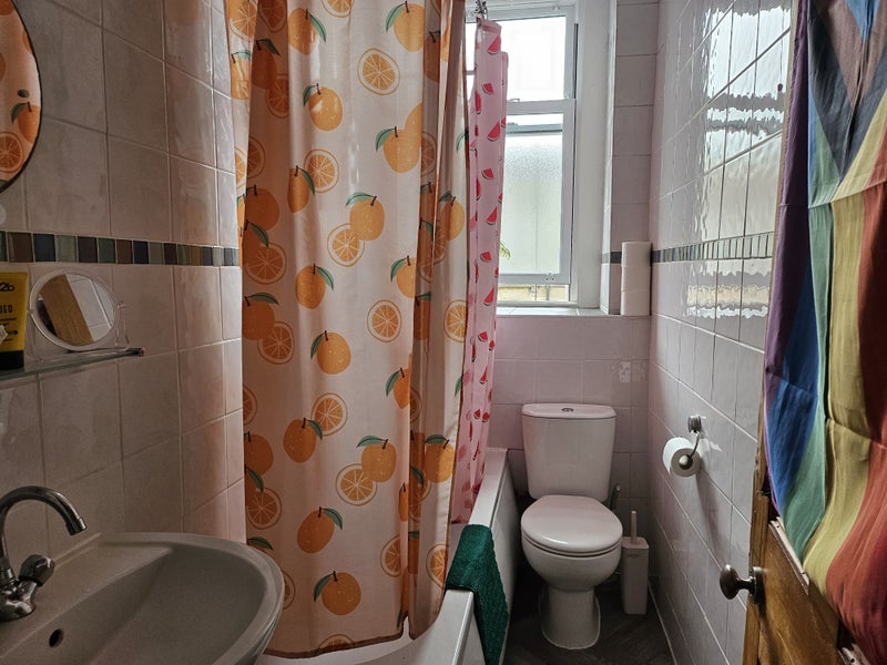 Apartment in Edinburgh, Leith Central - View 4