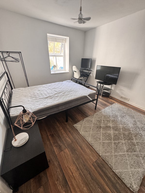 Double room for rent, Bridgend
