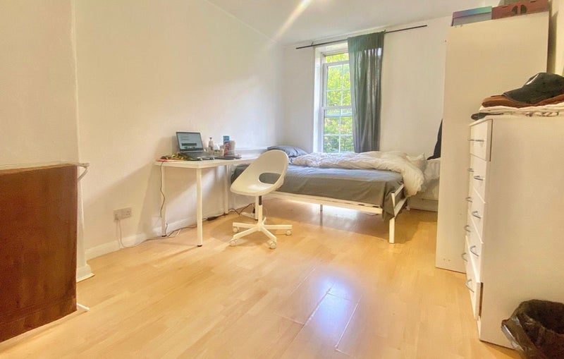 Photo 1: Room 2 (£950)