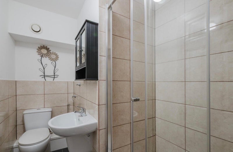 Apartment in Manchester, Victoria Park, Chorlton-on-Medlock - View 4